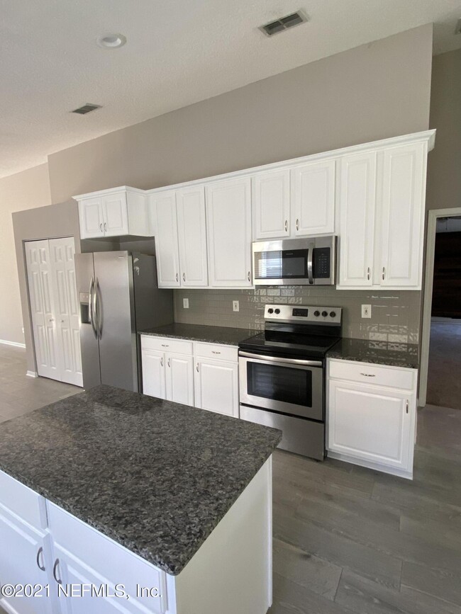 Building Photo - 1456 Greenway Pl
