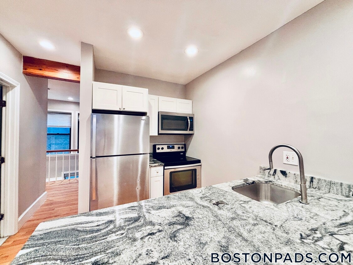 Primary Photo - 37 Sheafe St