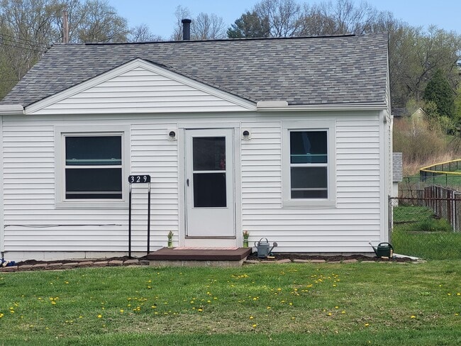 Front View - 329 Hyacinth Ave