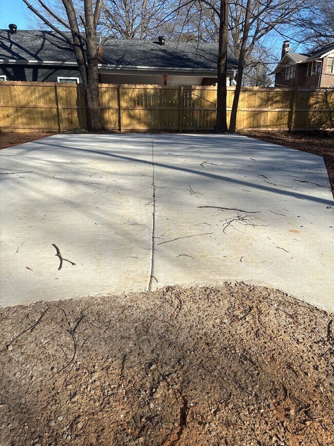 Foto del edificio - NEW LISITING