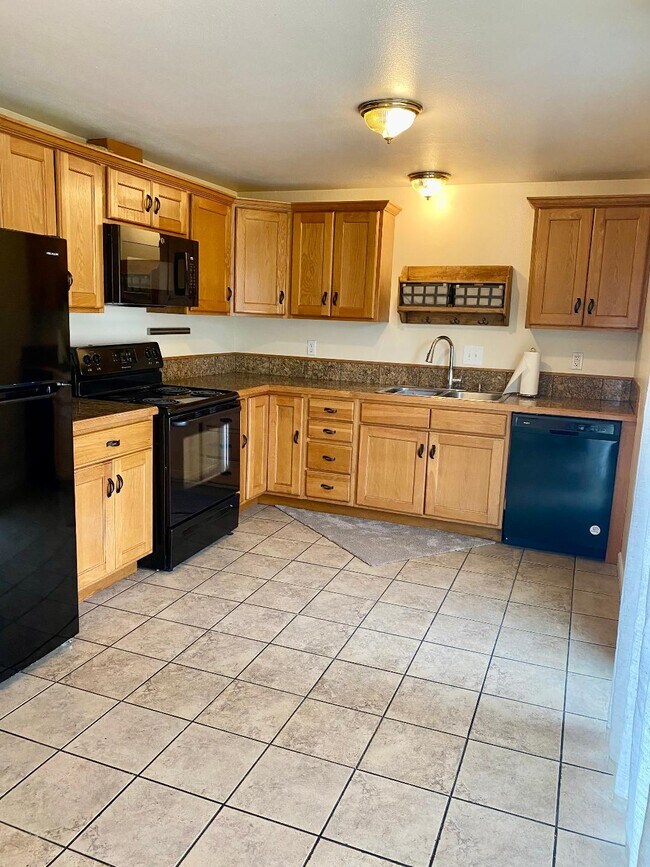Foto del edificio - 2311 Oak Dr