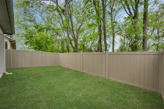 Building Photo - 865 Limmer Loop