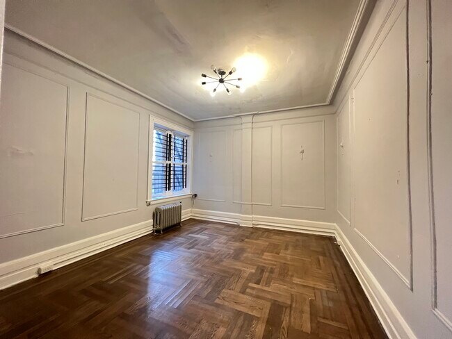 121-123 Elizabeth Ave 1 - 122 Elizabeth Ave