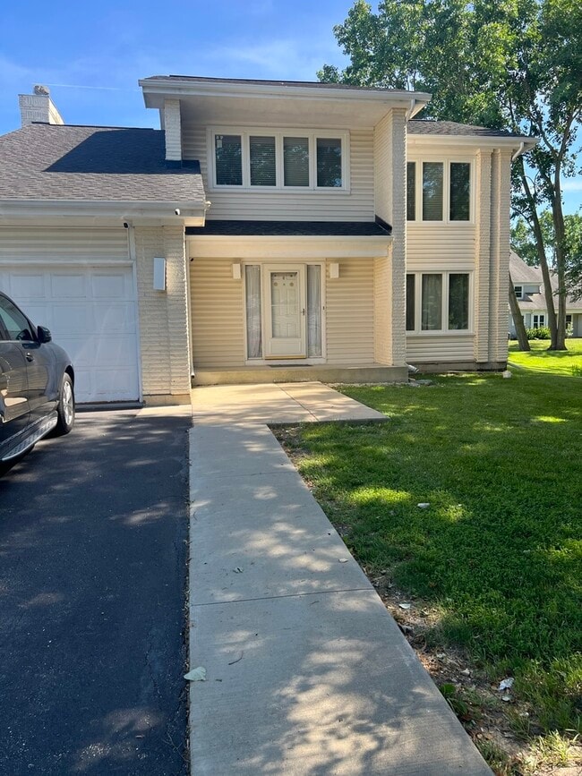 Building Photo - 745 Waverly Ln