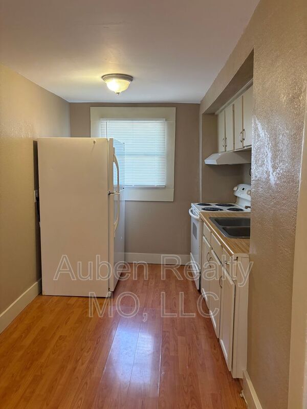 Building Photo - 3808 Wyandotte St
