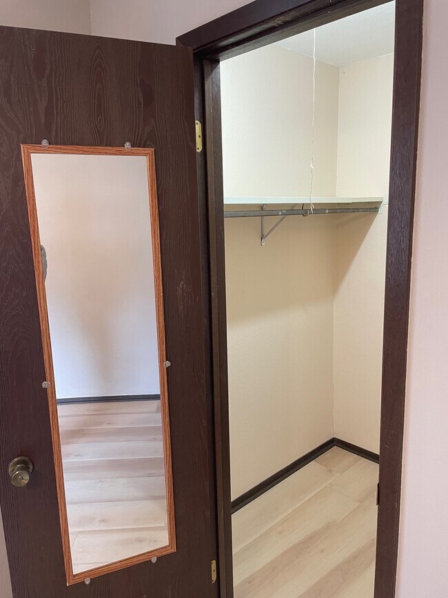 Foto del edificio - 1404 Hillcrest Dr