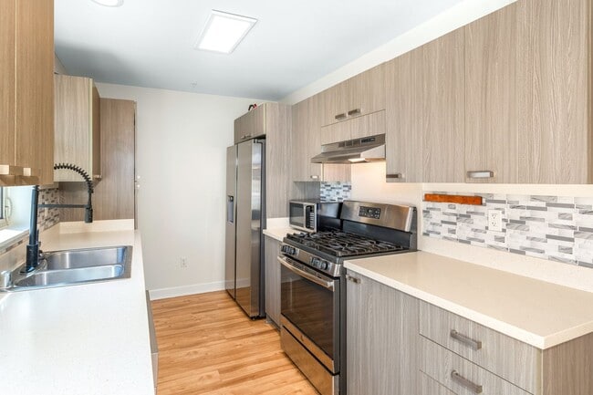 Building Photo - 3 Bedroom, 2.5 Bathroom Condo Home with Yard at Kamalani!