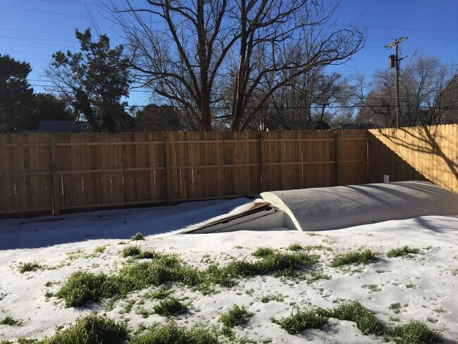 Building Photo - Pre Leasing for Fall 2026!