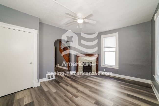 Building Photo - 204 E Thrush Ave