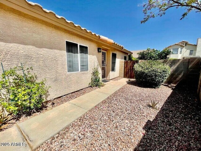Building Photo - 2312 E Wescott Dr