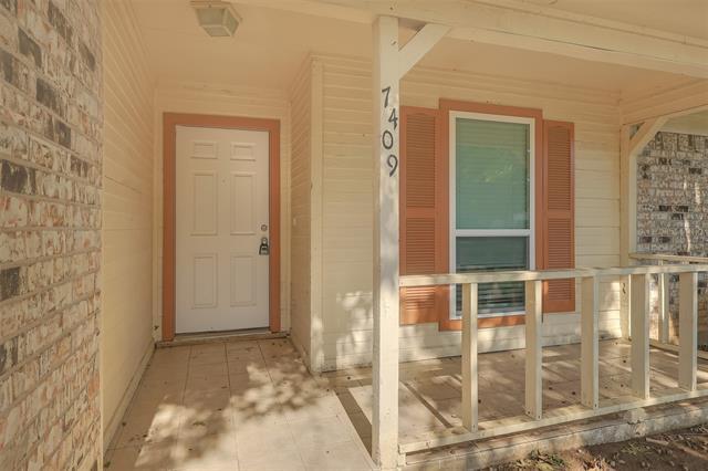 Foto del edificio - 7409 Meadow Creek Dr