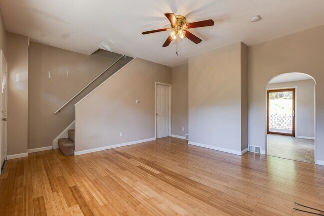 Building Photo - Available July - Spacious 3 Bedroom Apartment in Mt Washington!