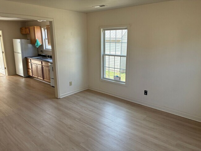 Building Photo - Beautiful! Remodeled 3 bed, 2 bath home and you don't want to miss this property. A must see for ...