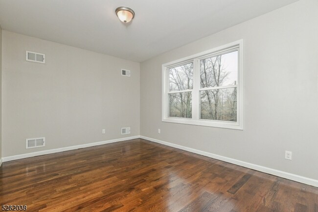 Building Photo - 33 Garibaldi Ave