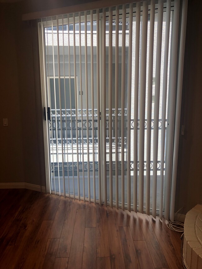 Building Photo - 649 S Ridgeley Dr