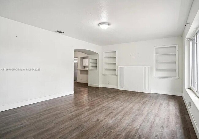 Foto del edificio - 586 NW 48th St