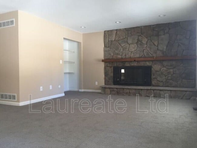 Building Photo - 2072 S Oakland St