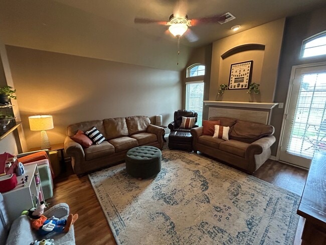 Foto del edificio - 3810 Snowdance Ct