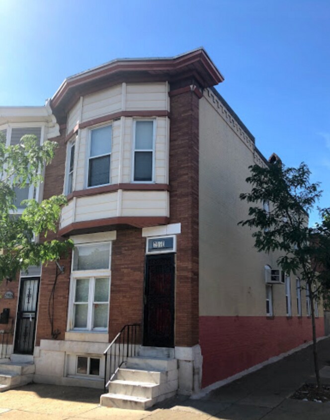 Primary Photo - Large, Renovated 4 Bedroom Corner-Lot Town...