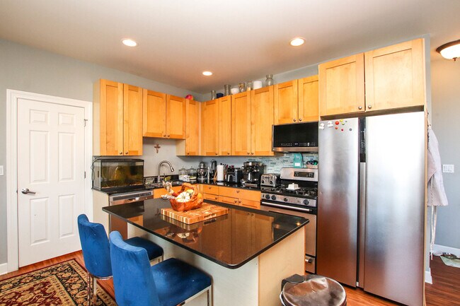 Foto del edificio - 838 N Racine Ave