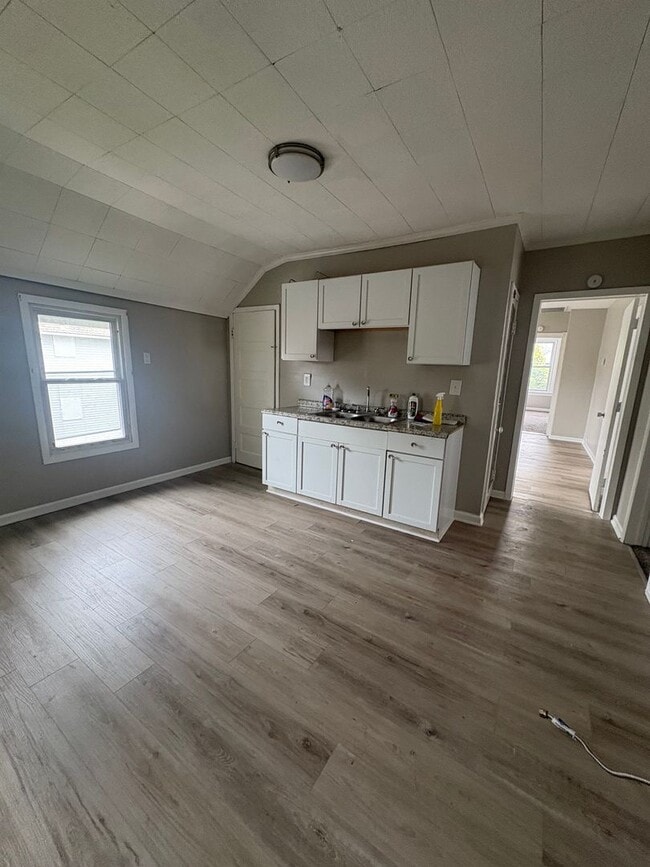 Building Photo - 7100 Lawn Ave