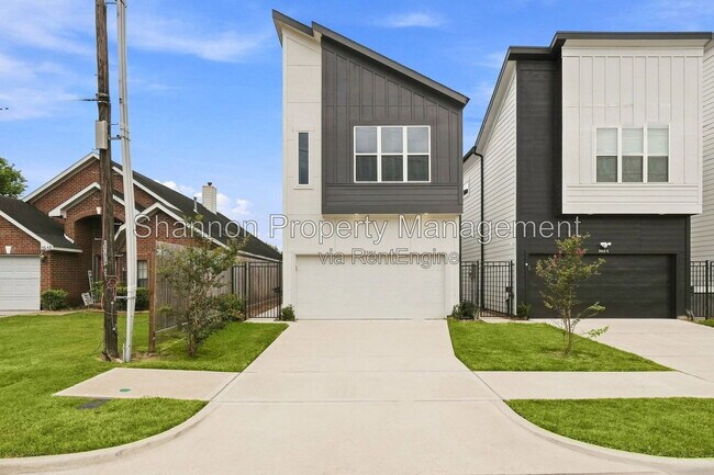 Building Photo - 3542 Amos St