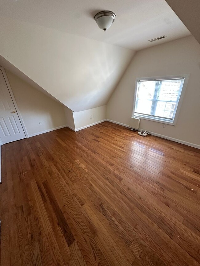 Building Photo - 126 James St