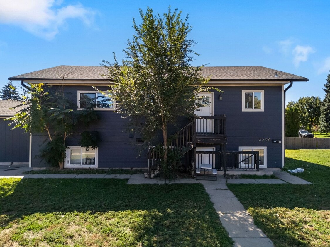 4BR w/ Driveway Parking near Denver Zoo & City Park - 4BR w/ Driveway Parking near Denver Zoo & City Park