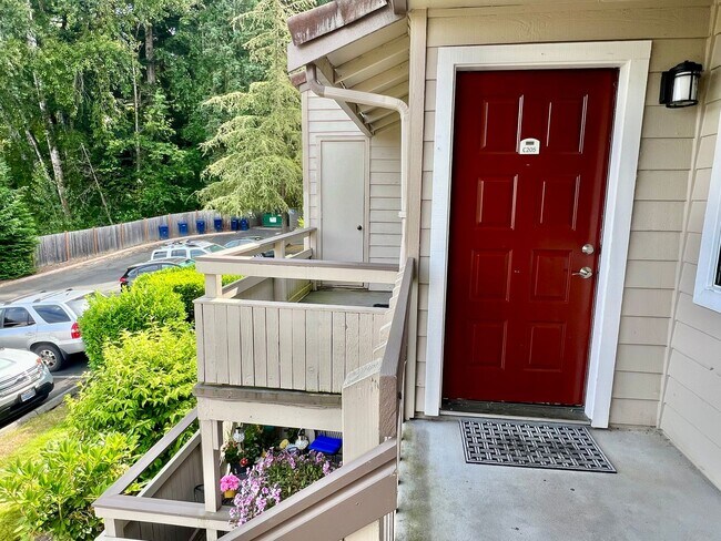 Building Photo - Woodinville ~ Woodland Hills Condo