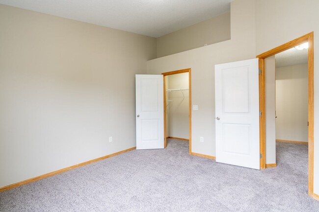 Building Photo - Royal Cedar Realty, LLC - Village at Arbor...