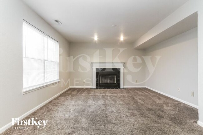 Building Photo - 860 Treyburn Green Dr