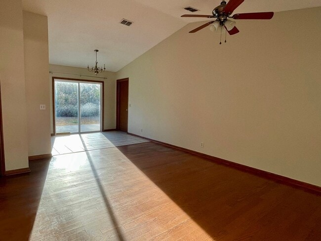Building Photo - 154 Green Acre Cir N