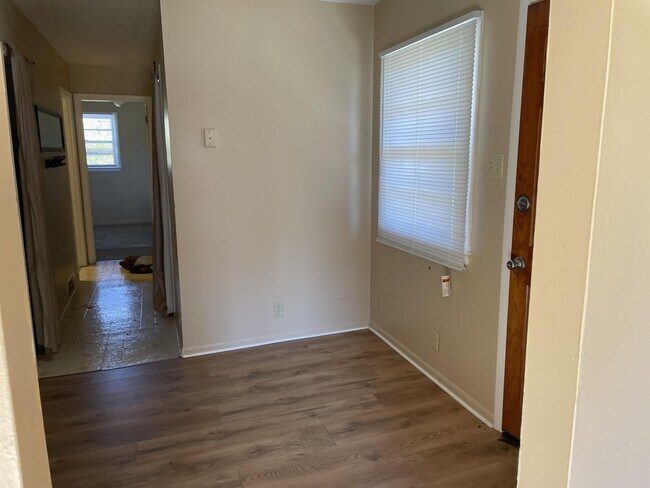 Building Photo - 169A Delmont Dr