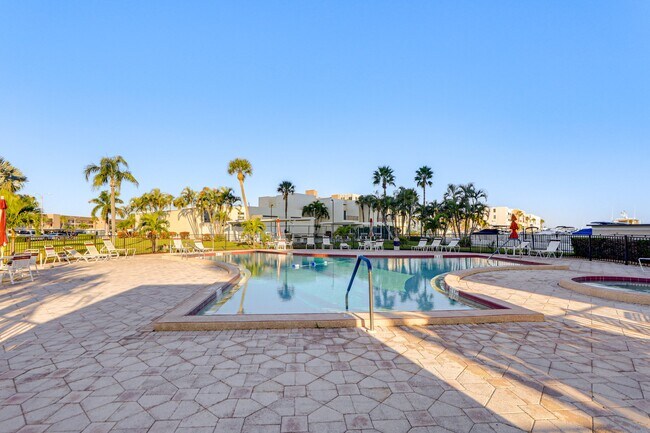 Foto del edificio - 7930 Sun Island Dr S