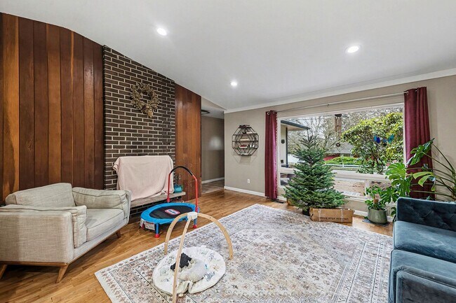 Foto del edificio - Charming 3-Bedroom Single-Family Home in Bellevue - $3,600!!