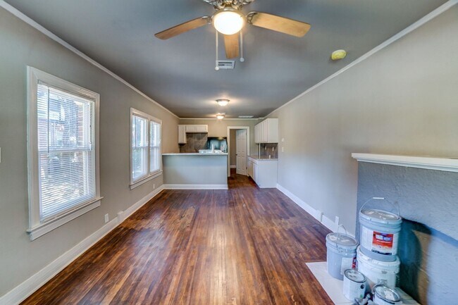 Foto del edificio - 2205 E 8th St