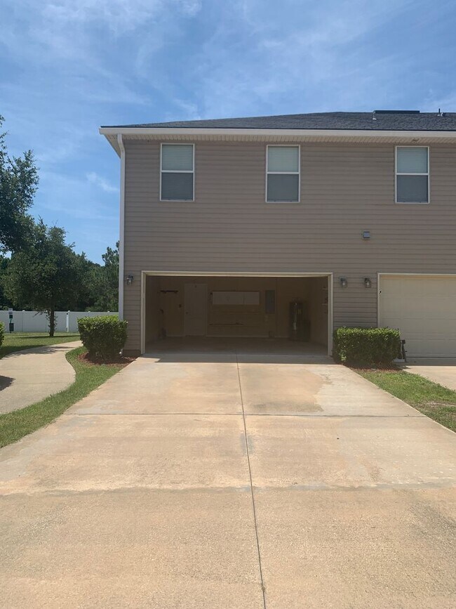 Foto del edificio - Spacious 3 Bed/2.5 Bath Townhome in Oakleaf