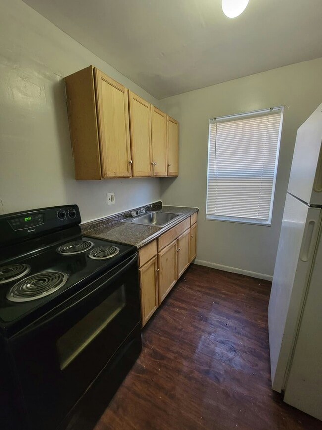 Building Photo - 1500 Luxor Rd