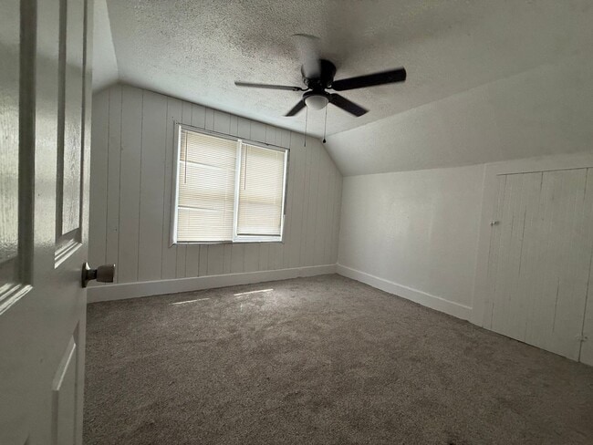 Building Photo - 3 Bed 2 Bath 1150.00