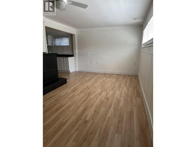 Photo du bâtiment - 925 Lawson Ave