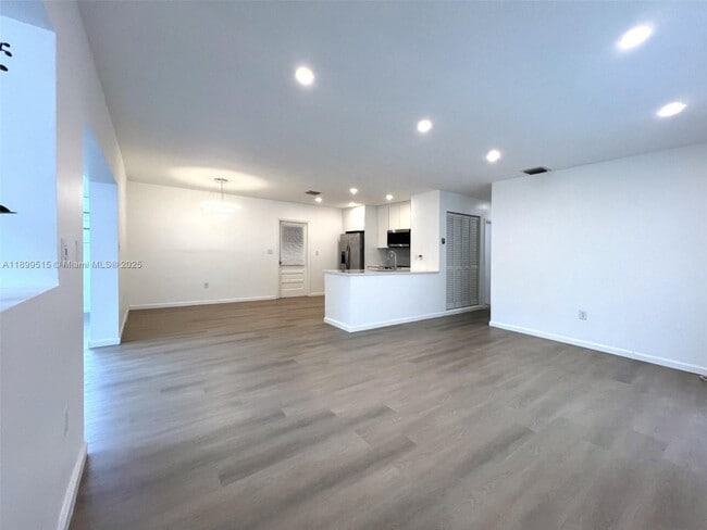 Building Photo - 3624 Oak Ave