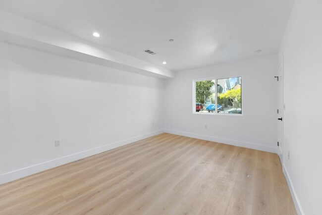 Building Photo - 3207 W 18th St
