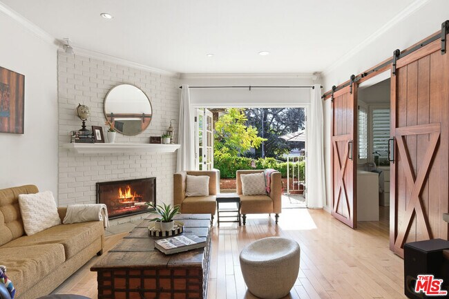 Foto del edificio - 4401 Moorpark Way