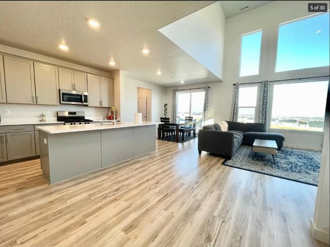 Foto del edificio - 2162 N Cloverleaf Wy