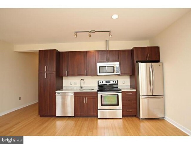 Building Photo - 2 bed 2 bath apartment for rent