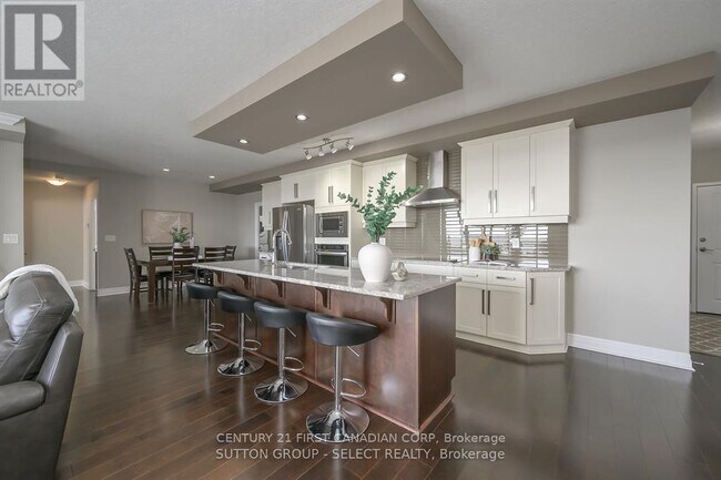 Photo du bâtiment - 240-240 Villagewalk Blvd