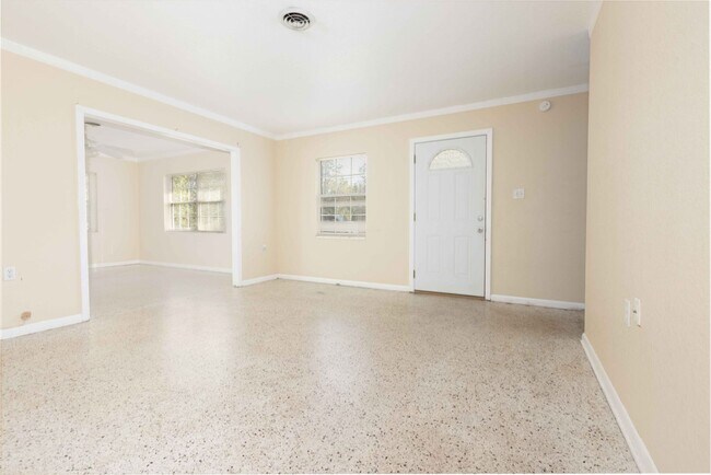 Building Photo - 2BR/1BA (with possible 3rd Bedroom) in Summerfield