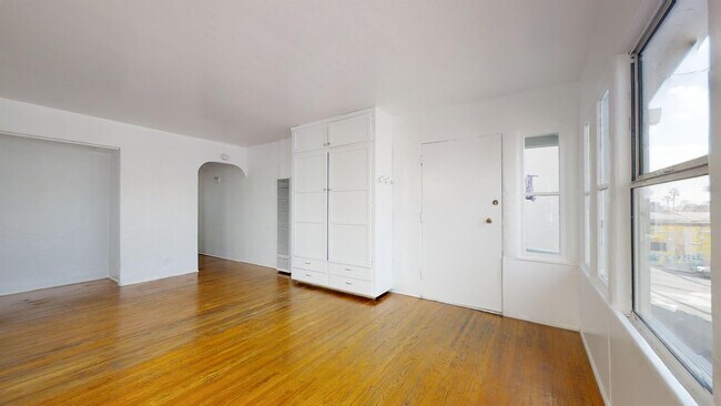 Building Photo - 1412 Palm Dr