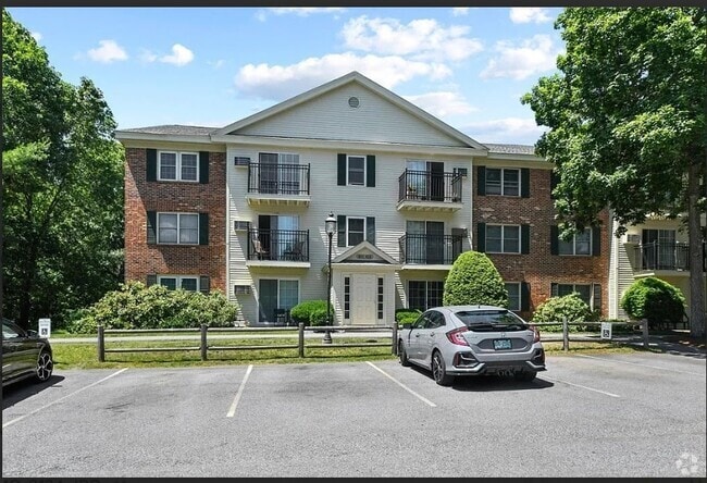Building Photo - 6 Midhurst Rd