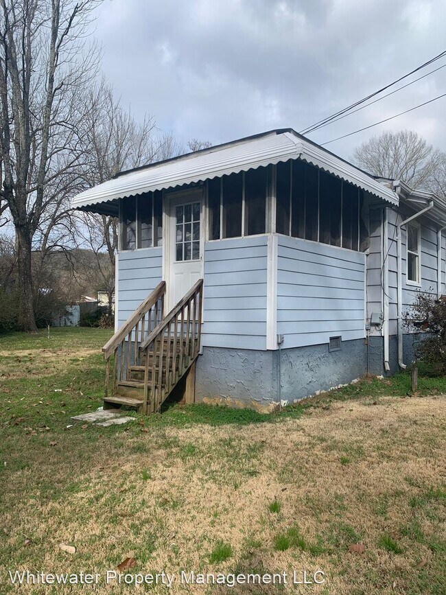 Foto del edificio - 3 br, 1 bath House - 2601 Frost Street